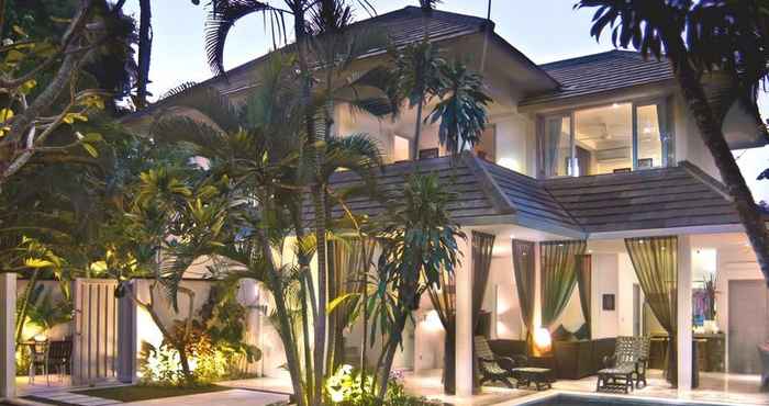 Bangunan Eindra Villa Seminyak by Bali Villas R Us