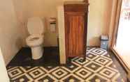 Toilet Kamar 6 Abian Ayu Villa