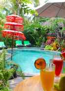 SWIMMING_POOL Hobbit's Menjangan Homestay