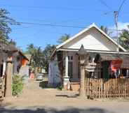 Bangunan 5 Red Island Panjul Homestay