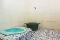 Phòng tắm bên trong Ijen Asparin Homestay