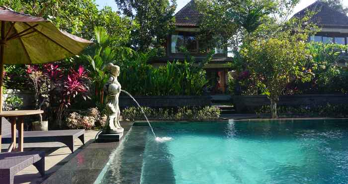 Swimming Pool Sari Bamboo Villas