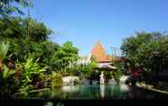 Swimming Pool 2 Sari Bamboo Villas