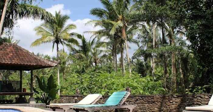 Hồ bơi Sari Wangi Cottage