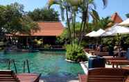 Kolam Renang 7 Besakih Beach Hotel 