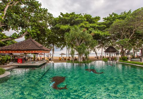 수영장 Besakih Beach Hotel