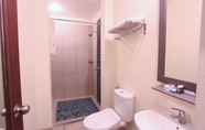 In-room Bathroom 7 Koening Hotel Cirebon