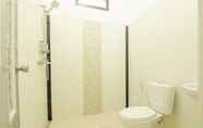 Toilet Kamar 7 Shakila Guest House