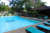 Swimming Pool Hotel Kumala