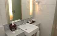 Toilet Kamar 6 Swiss-Belinn Balikpapan