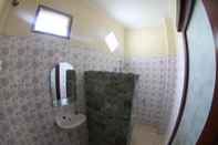 Toilet Kamar Sari Buana Bed & Breakfast 