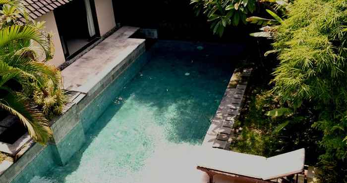 Kolam Renang Villa Nisaka Niwasa