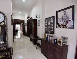 Lobby 2 OYO 804 Ndalem Maharani Guest House