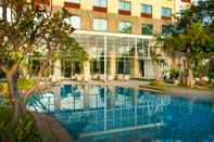 Swimming Pool Hotel Santika Premiere Slipi Jakarta