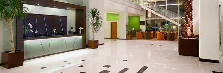 Lobby Hotel Santika Palu