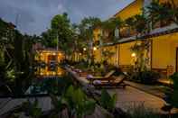 Swimming Pool Sapodilla Ubud