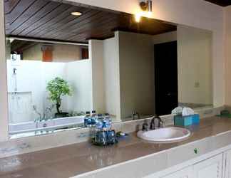 In-room Bathroom 2 Natah Bale Villa