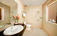 Toilet Kamar 4 Spencer Green Hotel