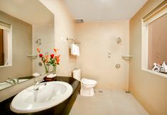 In-room Bathroom 4 Spencer Green Hotel