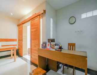 Lobi 2 OYO 90319 Angler Guest House Malang