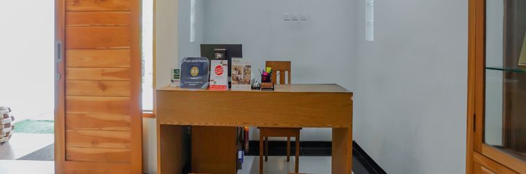 ロビー OYO 90319 Angler Guest House Malang