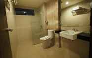 Toilet Kamar 3 De'Boutique Style Hotel