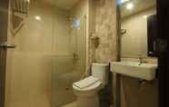 In-room Bathroom 6 De'Boutique Style Hotel