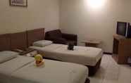 Kamar Tidur 6 Lai Lai Mutiara Hotel