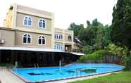 Swimming Pool 4 Grand Prioritas Hotel