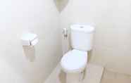 Toilet Kamar 6 Ndalem Suratin Guesthouse