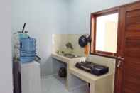 In-room Bathroom Ndalem Suratin Homestay