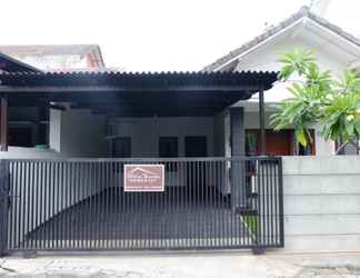 Exterior 2 Ndalem Suratin Homestay