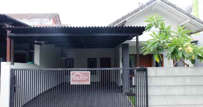 Exterior Ndalem Suratin Homestay