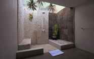 Phòng tắm bên trong 7 Living Asia Resort and Spa	