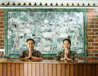 Lobby 2 Sendok Hotel Bar and Restaurant