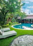 SWIMMING_POOL Sendok Hotel Bar and Restaurant