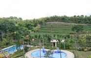 Swimming Pool 7 RedDoorz Plus @ Hotel Negeri Baru Lodaya Puncak