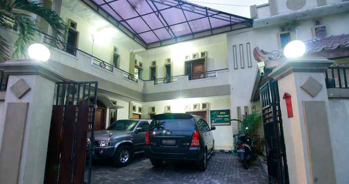 ภายนอกอาคาร Pusaka Family Hotel