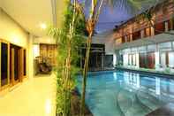 สระว่ายน้ำ Griya Desa Hotel & Pool