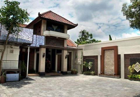 Exterior Griya Desa Hotel & Pool