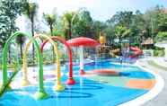 Kolam Renang 2 Mason Pine Hotel Bandung