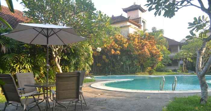 Swimming Pool Puri Padi Hotel