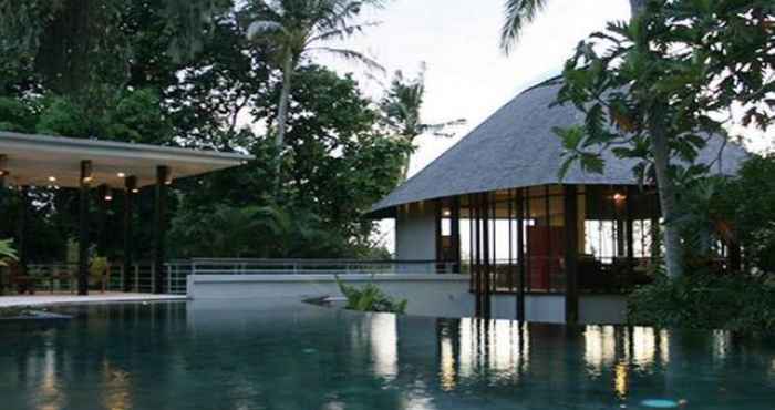 Kolam Renang Emerald River Villa 