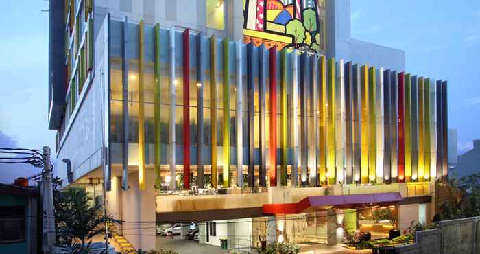 Bên ngoài MaxOneHotels.com @ Pemuda - Jakarta