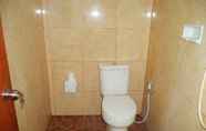 In-room Bathroom 5 Swara Homestay Nusa Lembongan