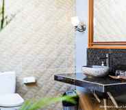In-room Bathroom 5 Warisan Villa By Reccoma