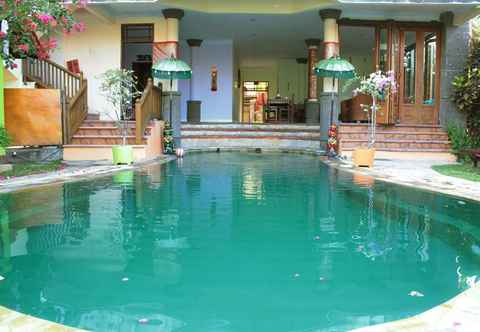 Kolam Renang Puri Dukuh Homestay