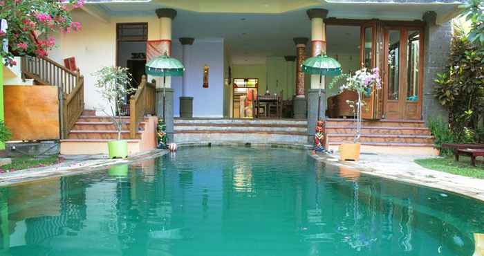 Swimming Pool Puri Dukuh Homestay