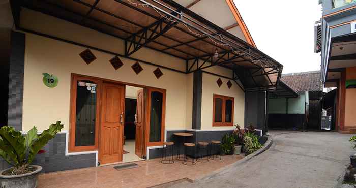 Exterior Full House at Lestari Homestay