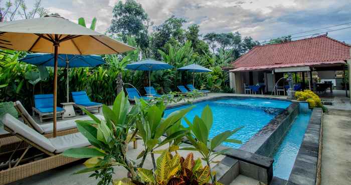 Swimming Pool Amora Huts's